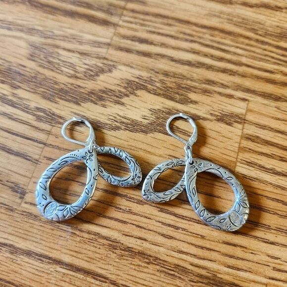 PREMIER DESIGNS Silver Etched Layered Dangle Earrings - Picture 2 of 6